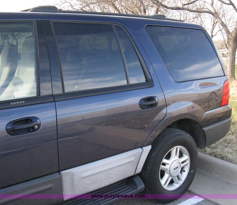 image for item 8087 2004 Ford Expedition XLT SUV