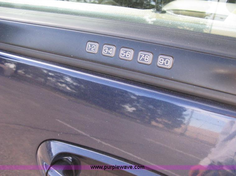 image for item 8087 2004 Ford Expedition XLT SUV