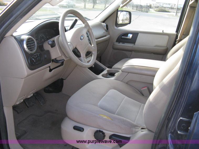 image for item 8087 2004 Ford Expedition XLT SUV