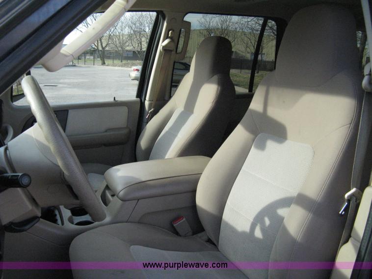 image for item 8087 2004 Ford Expedition XLT SUV