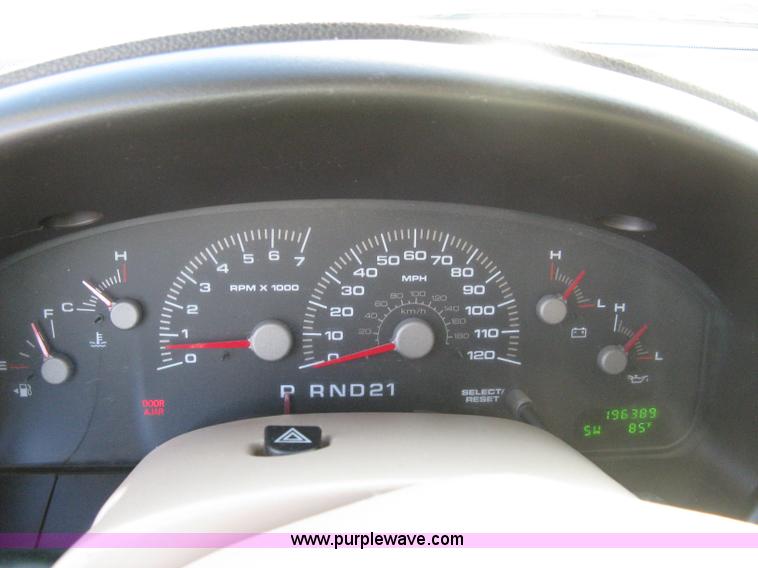 image for item 8087 2004 Ford Expedition XLT SUV