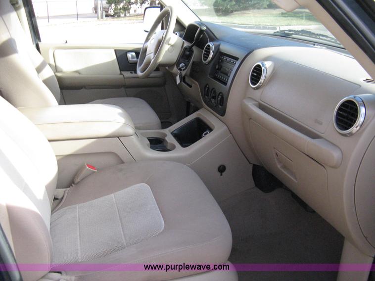 image for item 8087 2004 Ford Expedition XLT SUV