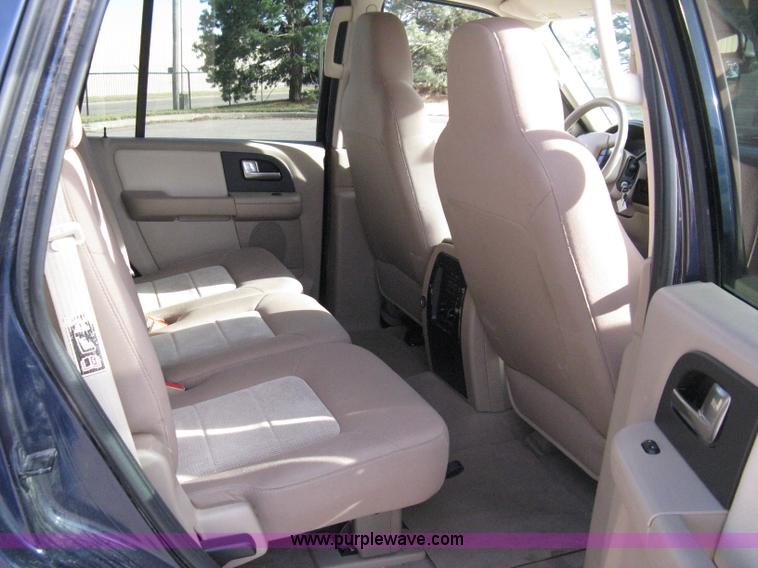 image for item 8087 2004 Ford Expedition XLT SUV