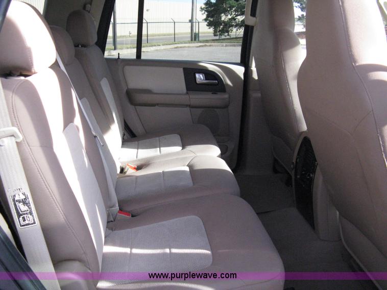 image for item 8087 2004 Ford Expedition XLT SUV