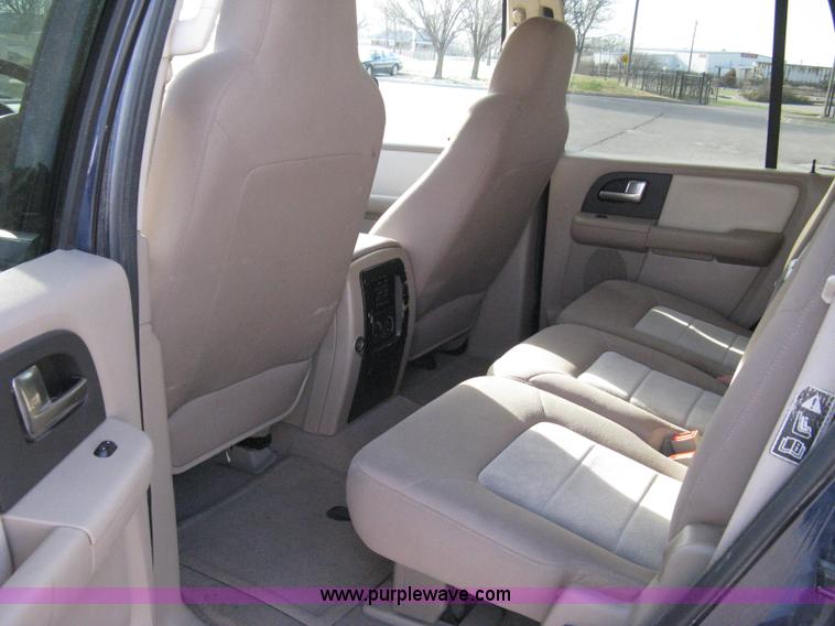 image for item 8087 2004 Ford Expedition XLT SUV