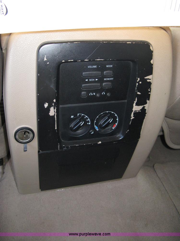 image for item 8087 2004 Ford Expedition XLT SUV