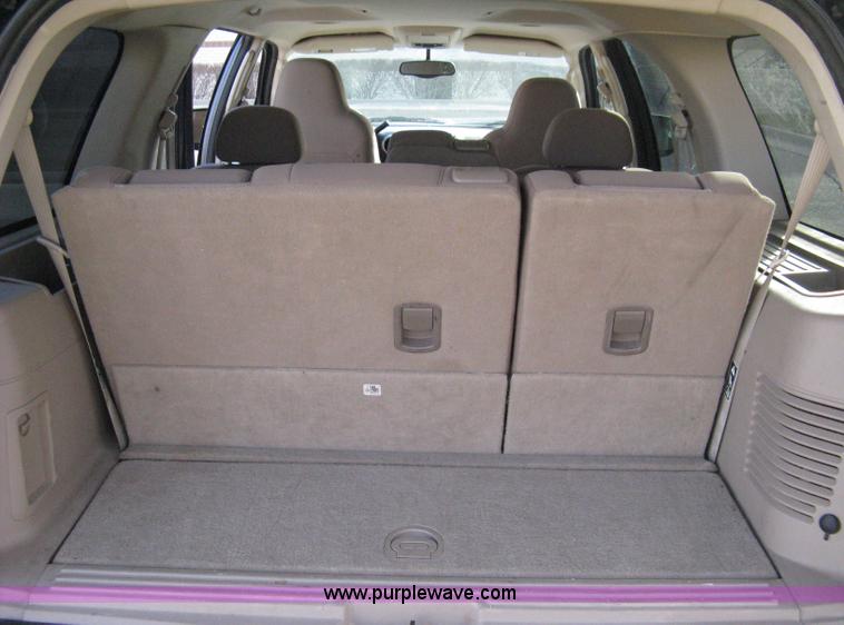 image for item 8087 2004 Ford Expedition XLT SUV