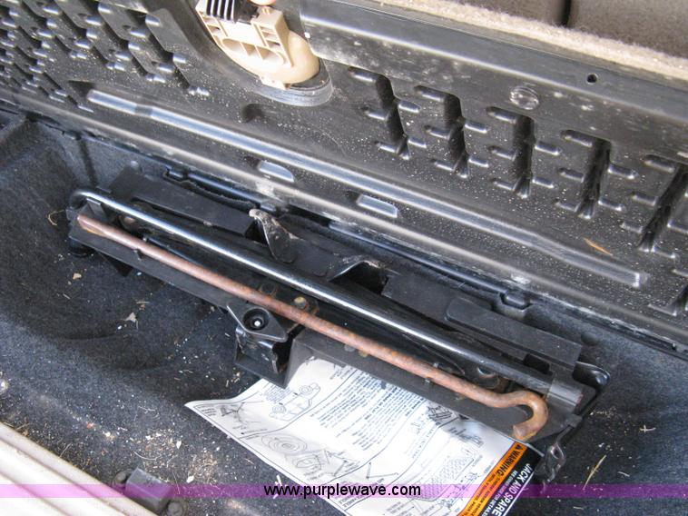 image for item 8087 2004 Ford Expedition XLT SUV