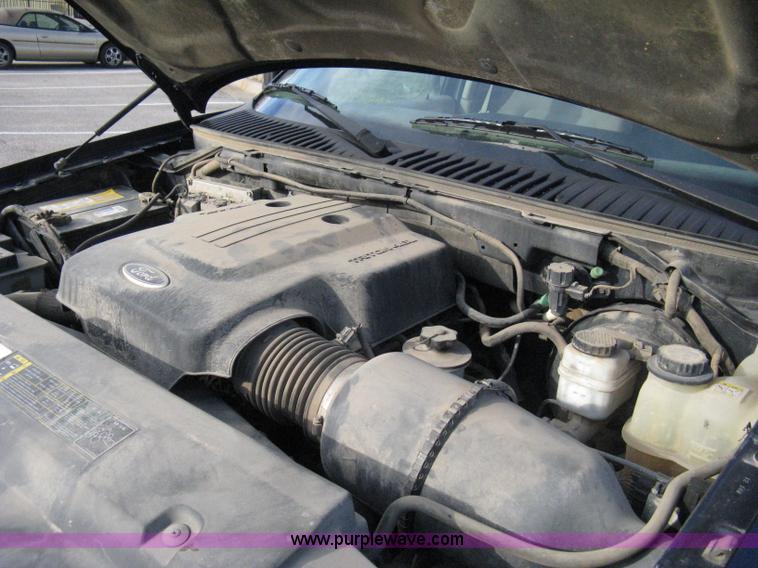 image for item 8087 2004 Ford Expedition XLT SUV