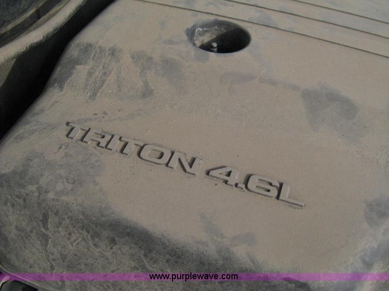 image for item 8087 2004 Ford Expedition XLT SUV