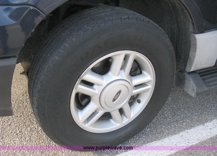 image for item 8087 2004 Ford Expedition XLT SUV