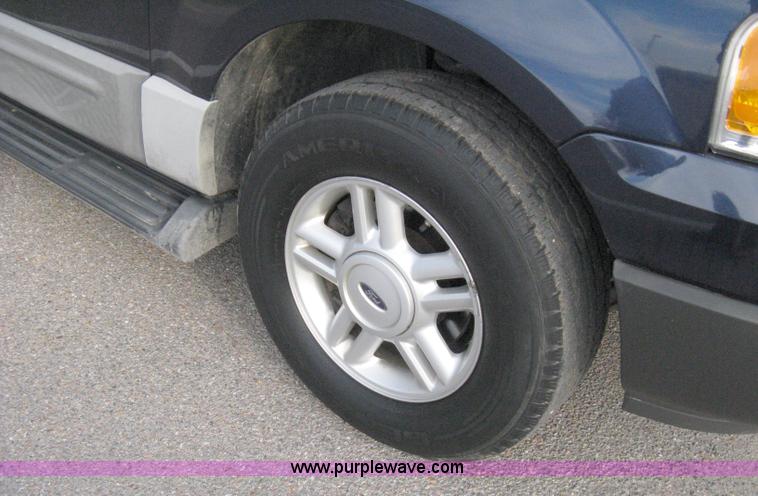image for item 8087 2004 Ford Expedition XLT SUV