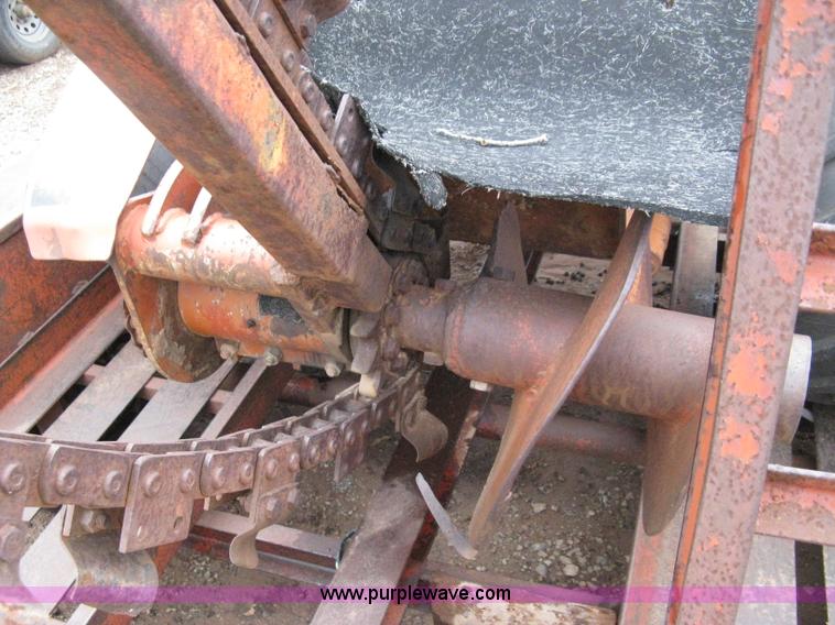image for item 8232 Ditch Witch R40 trencher and trailer