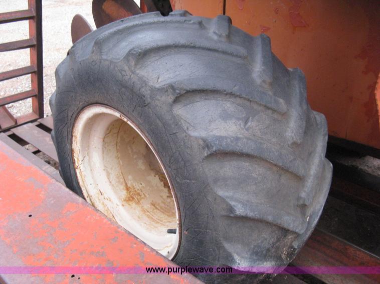 image for item 8232 Ditch Witch R40 trencher and trailer