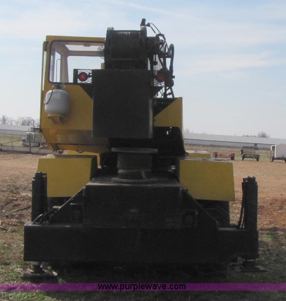 image for item 8391 P & H Omega 20 RT crane