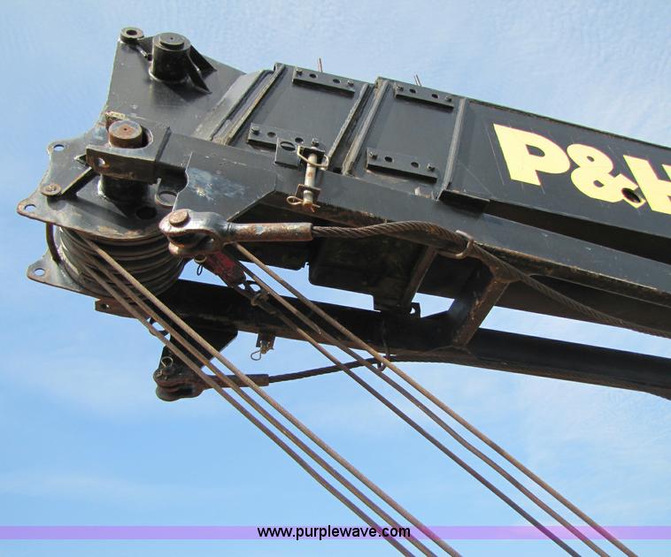 image for item 8391 P & H Omega 20 RT crane