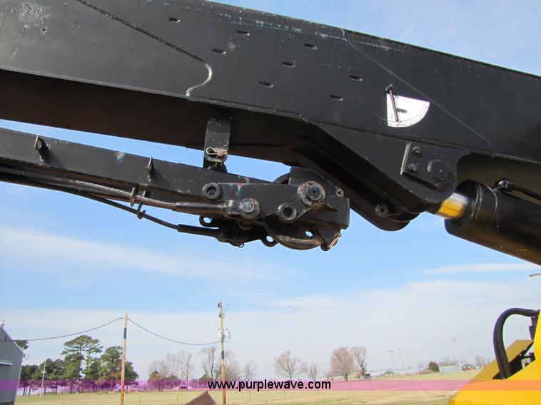 image for item 8391 P & H Omega 20 RT crane