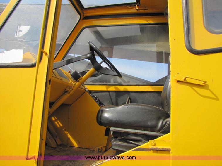 image for item 8391 P & H Omega 20 RT crane