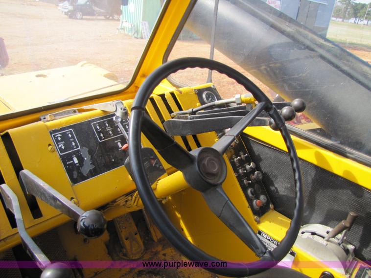 image for item 8391 P & H Omega 20 RT crane