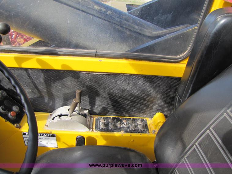 image for item 8391 P & H Omega 20 RT crane