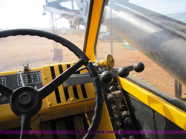 image for item 8391 P & H Omega 20 RT crane