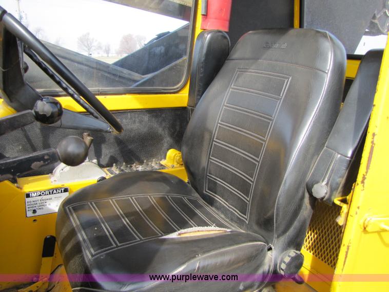 image for item 8391 P & H Omega 20 RT crane