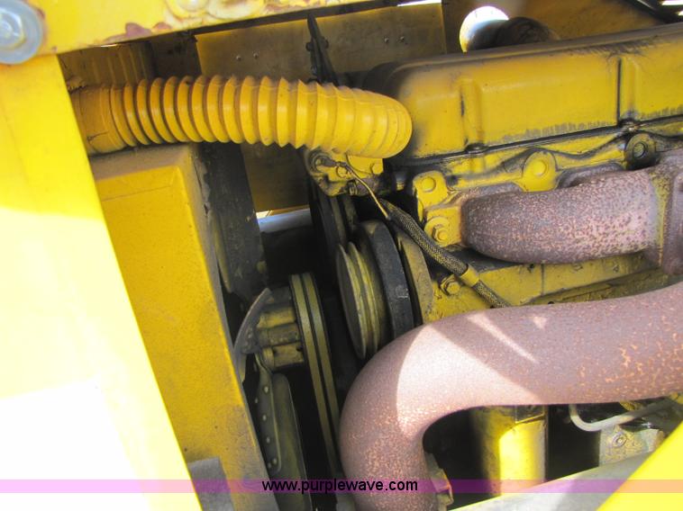 image for item 8391 P & H Omega 20 RT crane