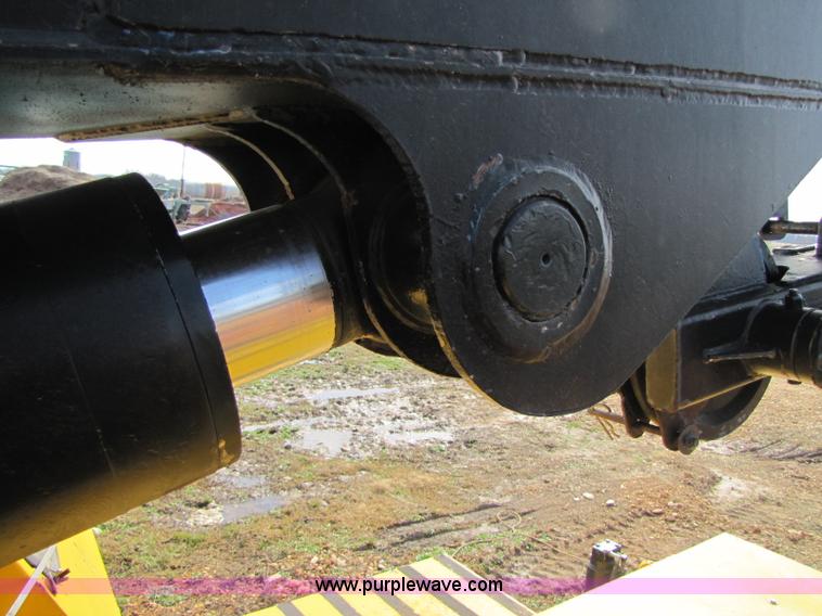 image for item 8391 P & H Omega 20 RT crane