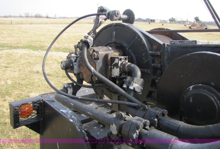 image for item 8391 P & H Omega 20 RT crane