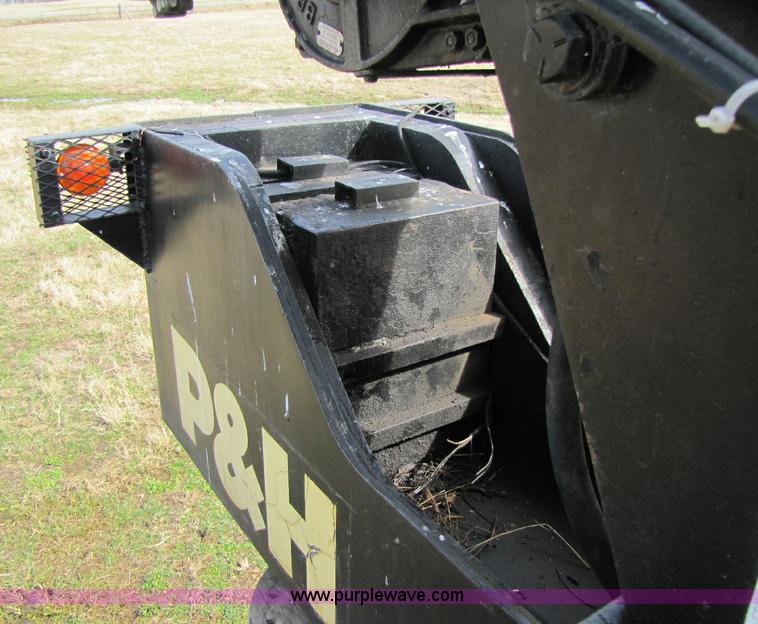 image for item 8391 P & H Omega 20 RT crane