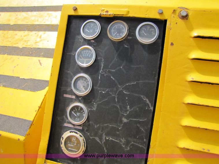 image for item 8391 P & H Omega 20 RT crane