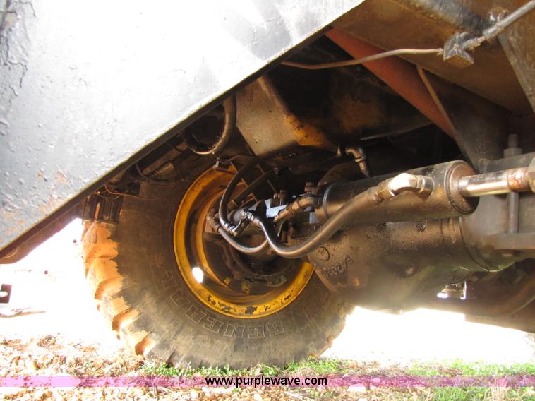 image for item 8391 P & H Omega 20 RT crane