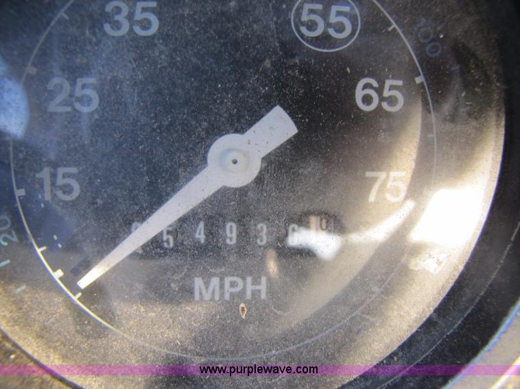 image for item 8397 1984 Ford C8000 bucket truck