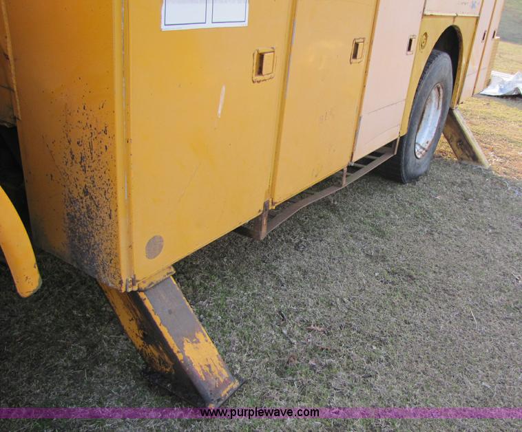 image for item 8397 1984 Ford C8000 bucket truck