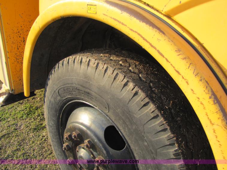 image for item 8397 1984 Ford C8000 bucket truck