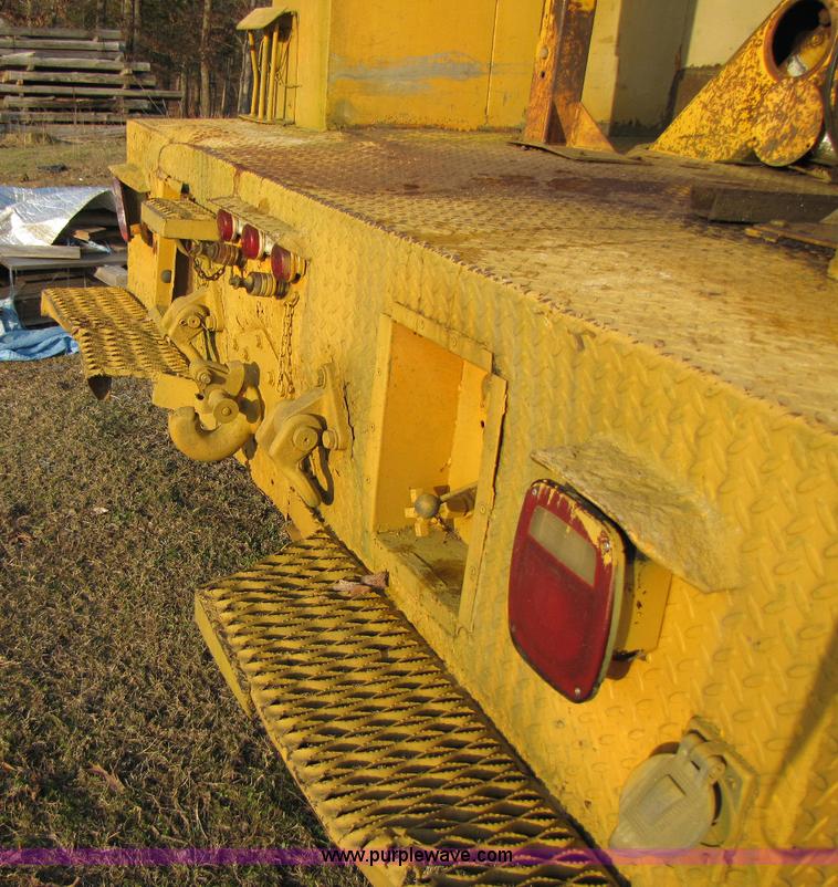 image for item 8397 1984 Ford C8000 bucket truck