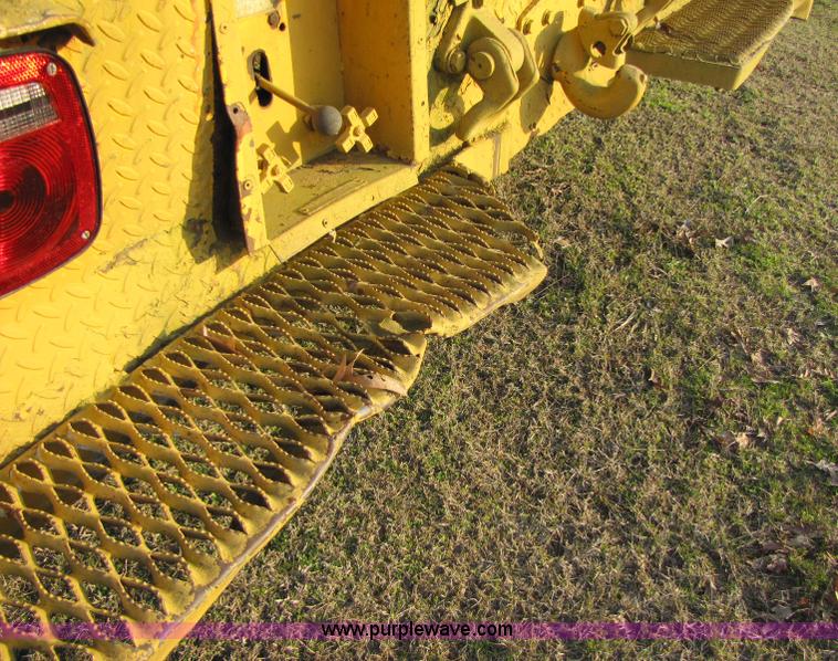 image for item 8397 1984 Ford C8000 bucket truck