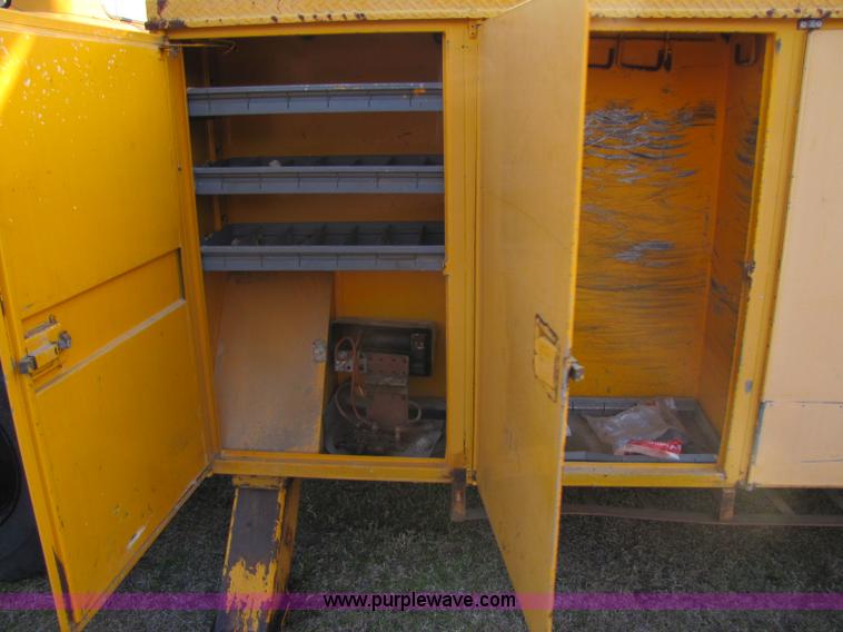 image for item 8397 1984 Ford C8000 bucket truck