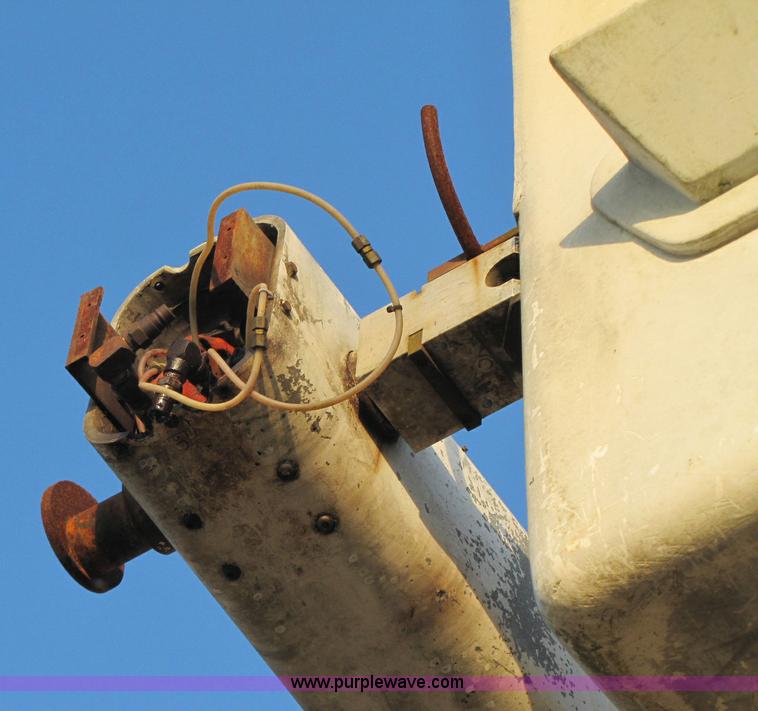 image for item 8397 1984 Ford C8000 bucket truck