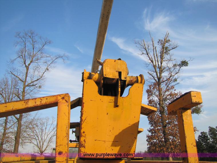 image for item 8397 1984 Ford C8000 bucket truck