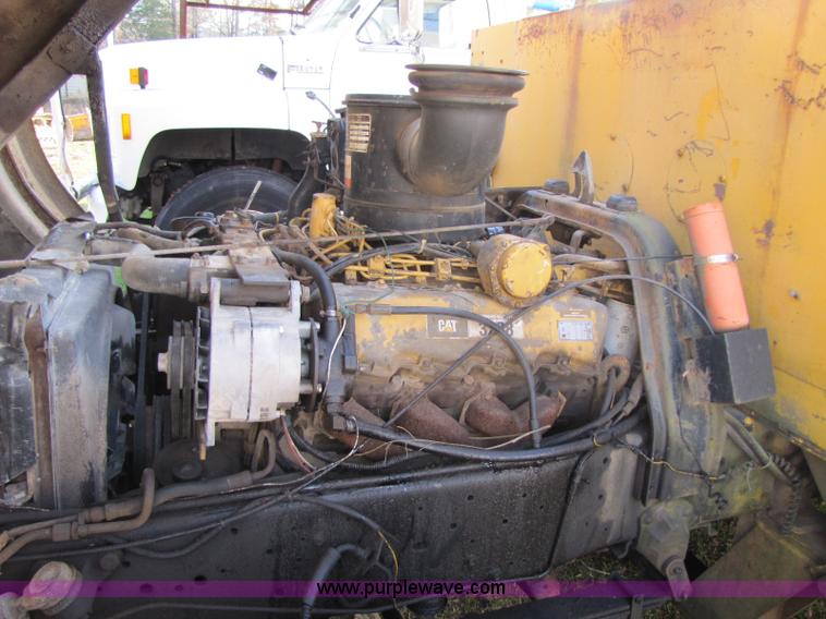 image for item 8397 1984 Ford C8000 bucket truck