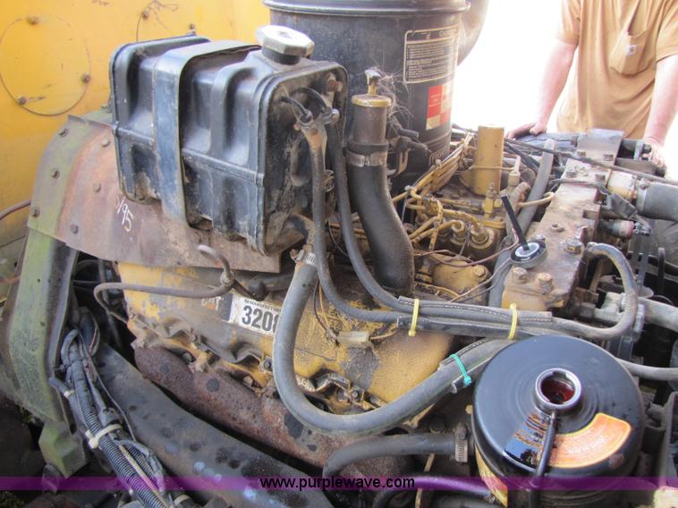 image for item 8397 1984 Ford C8000 bucket truck