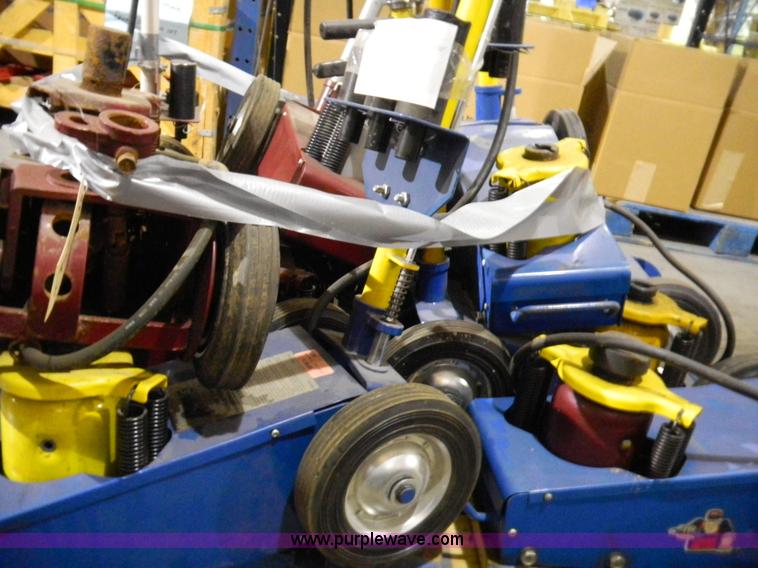 image for item 4825 (11) untested returned 22 ton air-operated hydraulic jacks