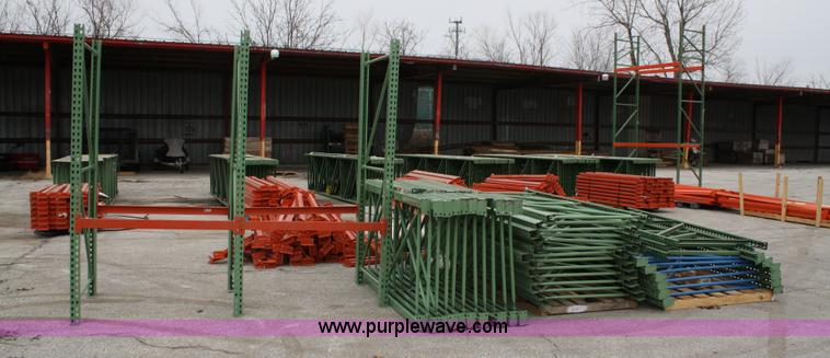 image for item 4916 Teardrop pallet racking