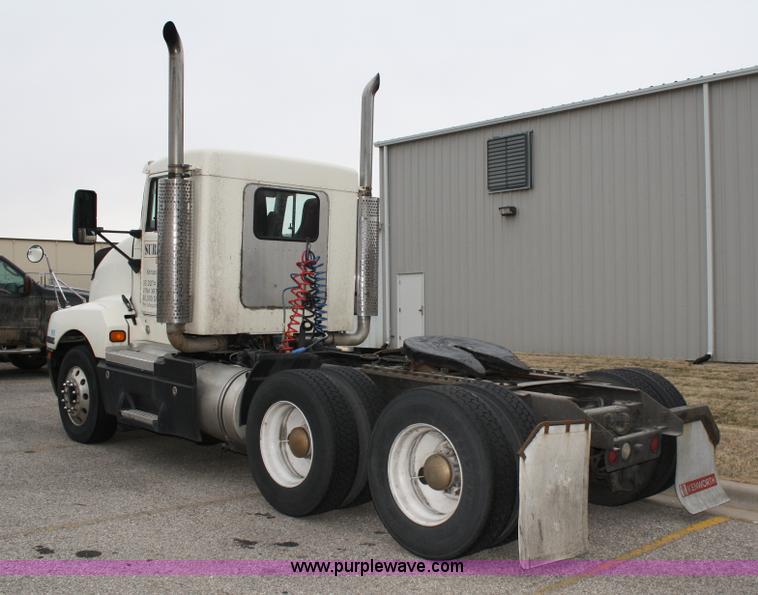 image for item 4981 1999 Kenworth T600B semi truck