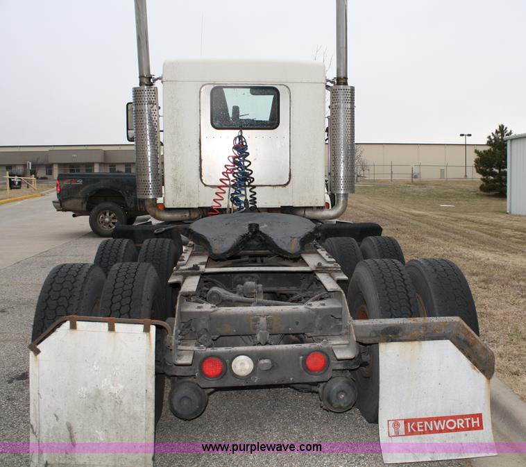 image for item 4981 1999 Kenworth T600B semi truck