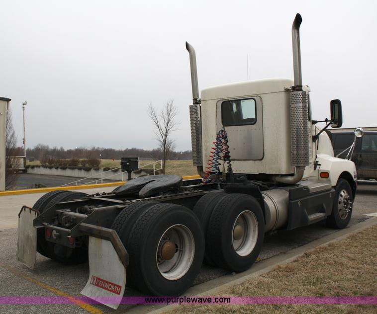 image for item 4981 1999 Kenworth T600B semi truck