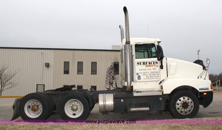 image for item 4981 1999 Kenworth T600B semi truck