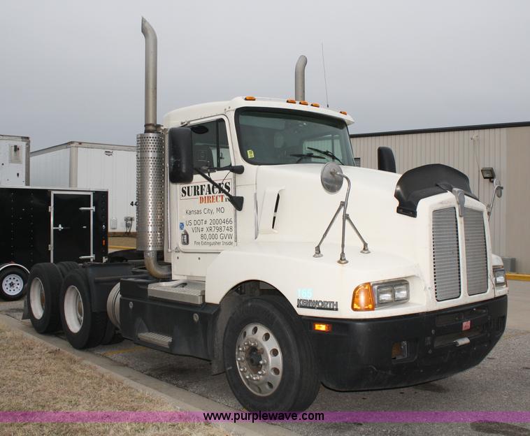 image for item 4981 1999 Kenworth T600B semi truck