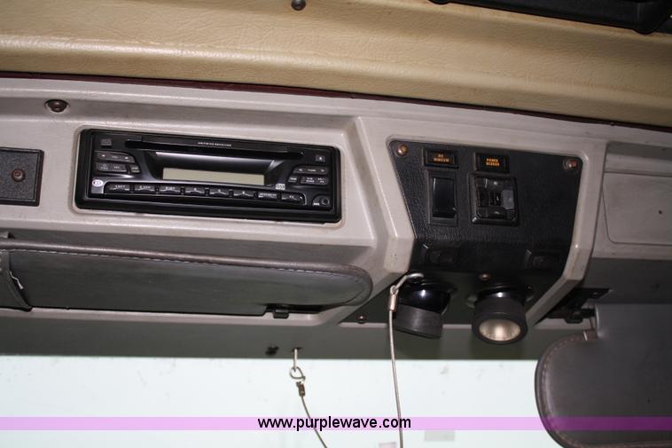 image for item 4981 1999 Kenworth T600B semi truck